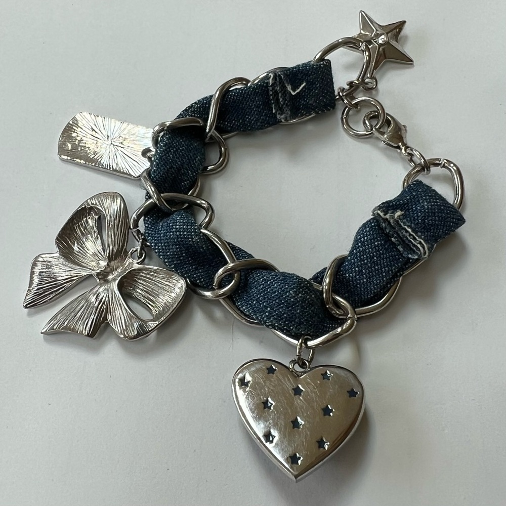 Vintage, GUESS silver and denim charm bracelet - Picture 3 of 3